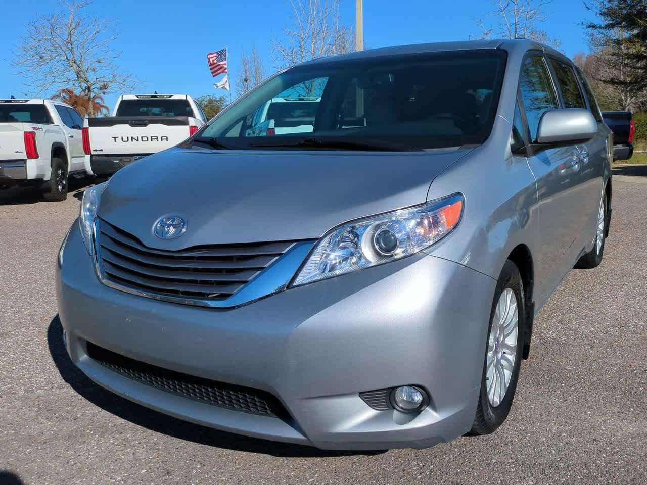 Toyota Sienna Xle Fwd - Thumbnail 3