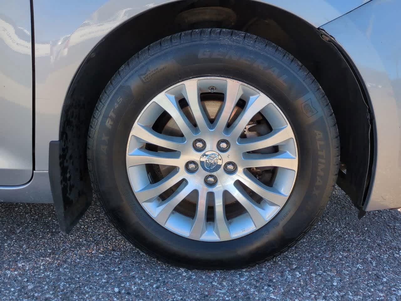 Toyota Sienna Xle Fwd - Thumbnail 12