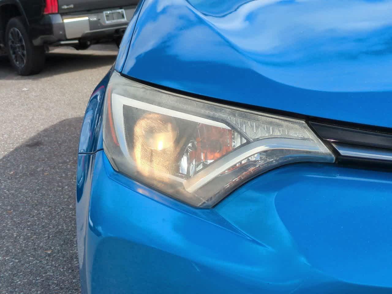 Toyota Rav4 Xle With Navigation - Thumbnail 11