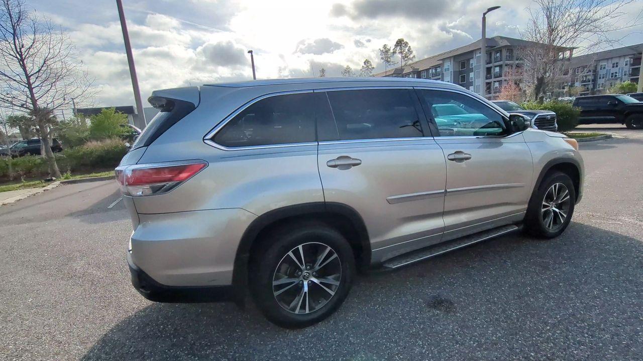 Toyota Highlander Xle Fwd - Thumbnail 2