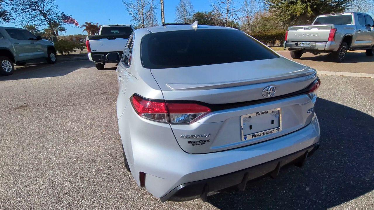 Toyota Corolla Se Fwd - Thumbnail 2