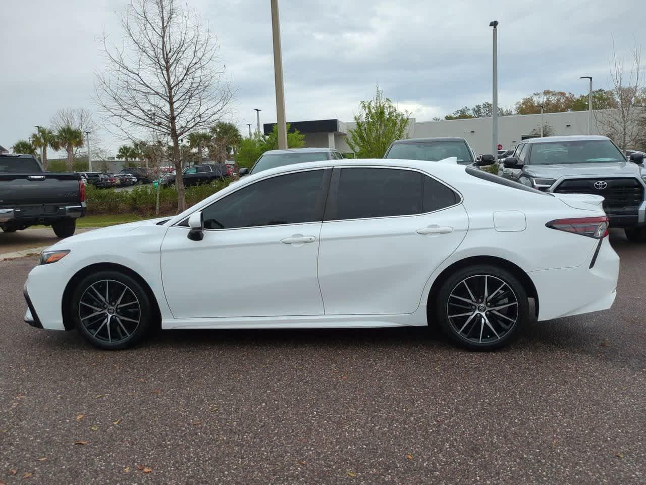 Toyota Camry Se Fwd 4Dr Car - Thumbnail 4