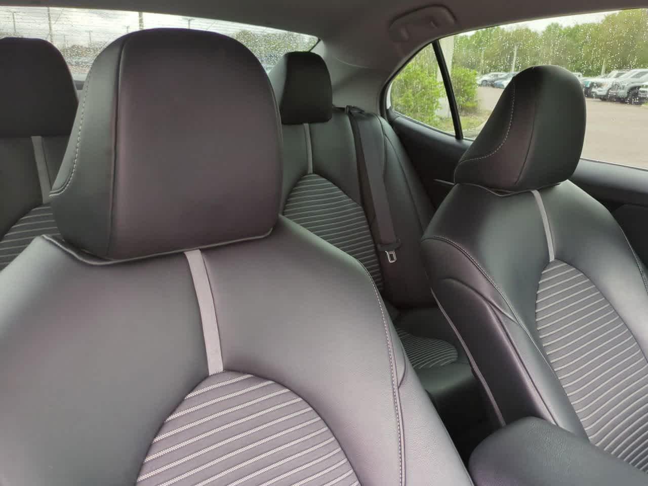 Toyota Camry Se Fwd 4Dr Car - Thumbnail 8