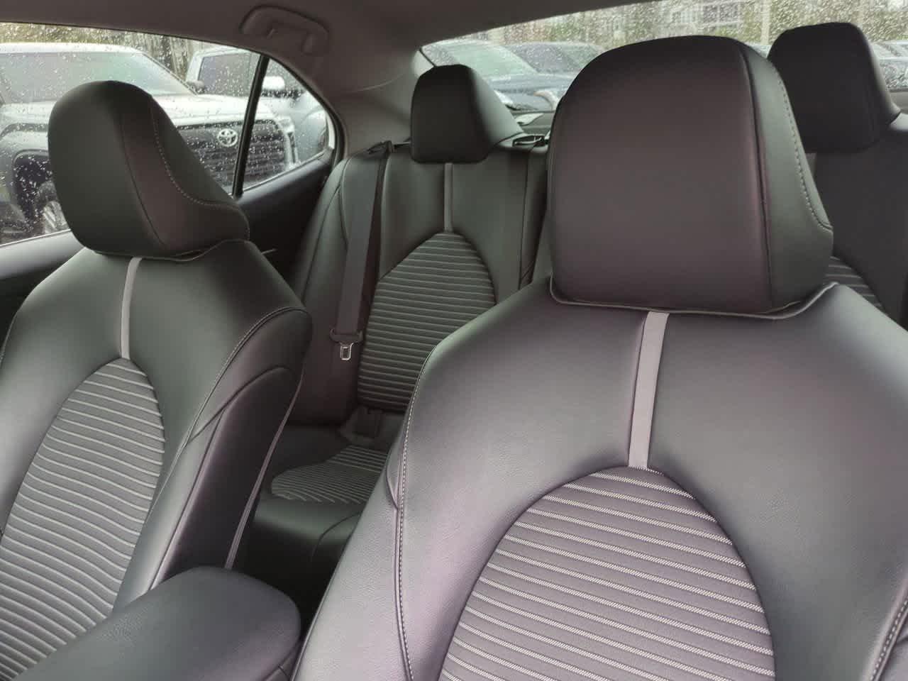 Toyota Camry Se Fwd 4Dr Car - Thumbnail 9