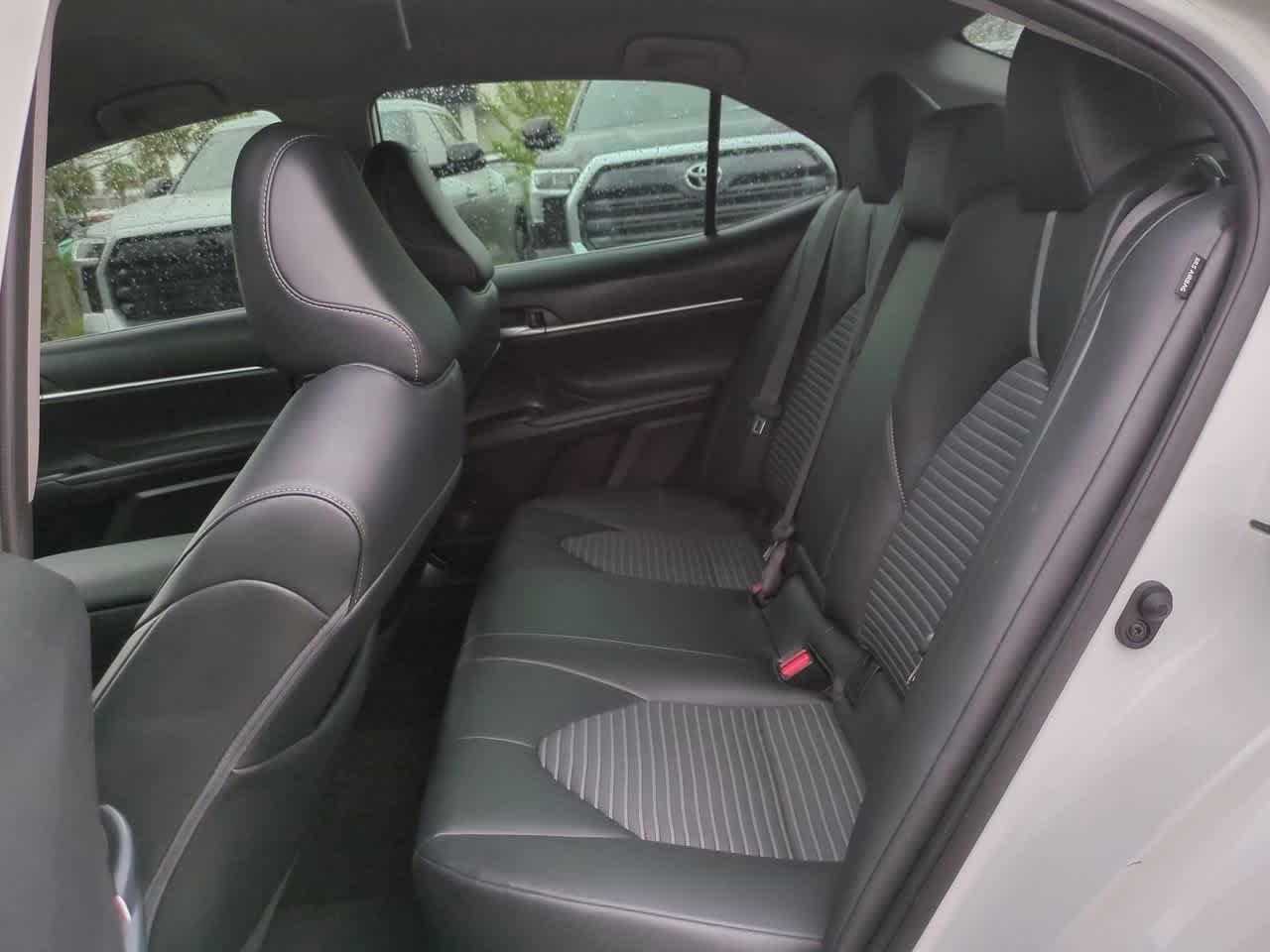 Toyota Camry Se Fwd 4Dr Car - Thumbnail 14