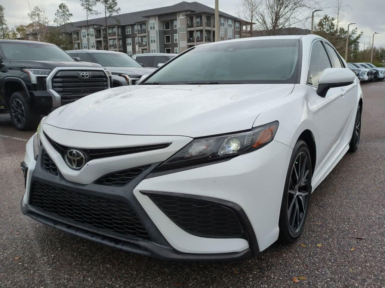 Toyota Camry Se Fwd 4Dr Car - Thumbnail 3