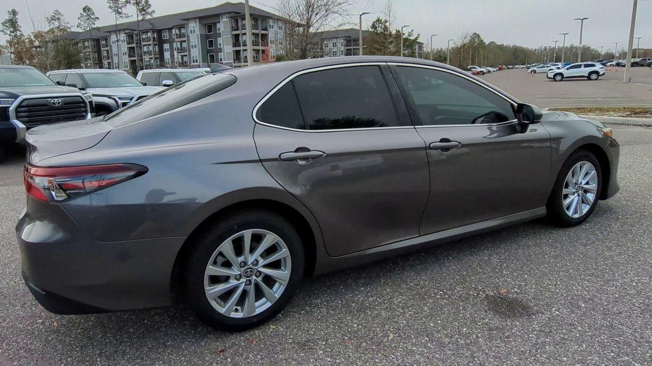 Toyota Camry Le Fwd 4Dr Car - Thumbnail 2