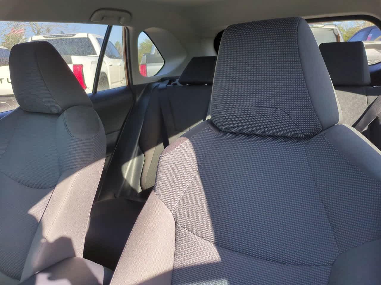 Toyota Rav4 Le Fwd Sport Utility - Thumbnail 9