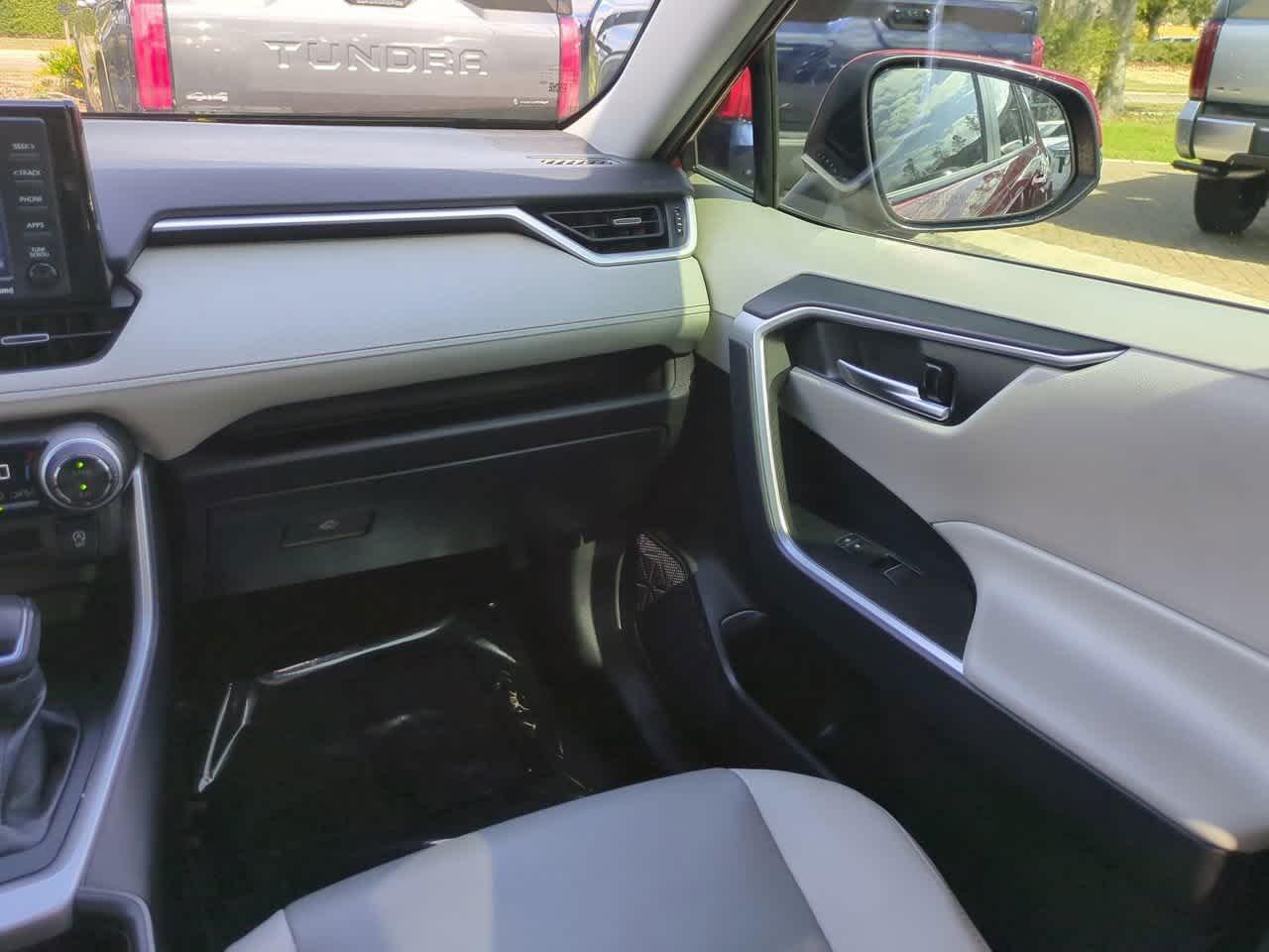 Toyota Rav4 Xle Premium Fwd Sport Utility - Thumbnail 17