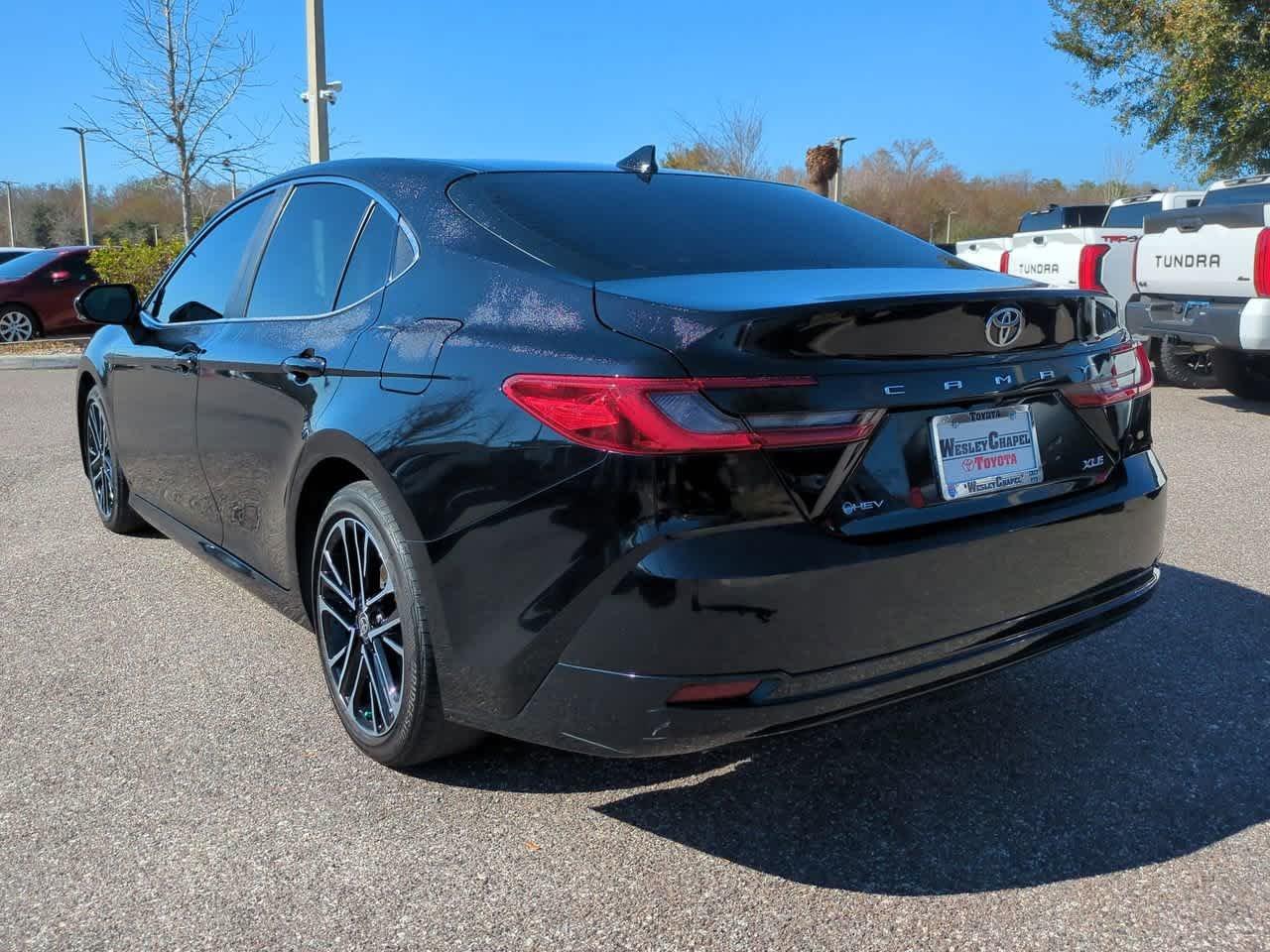 Toyota Camry Xle With Navigation - Thumbnail 5