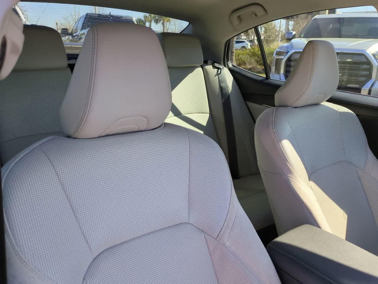 Toyota Camry Xle With Navigation - Thumbnail 8