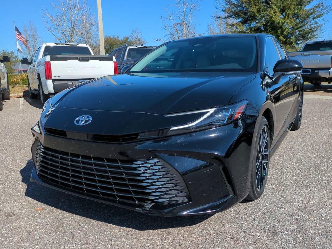 Toyota Camry Xle With Navigation - Thumbnail 3