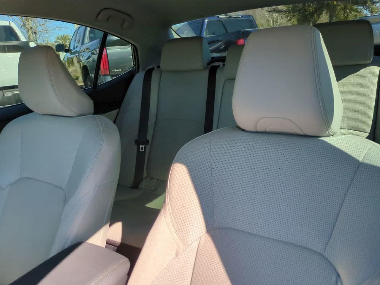 Toyota Camry Xle With Navigation - Thumbnail 9