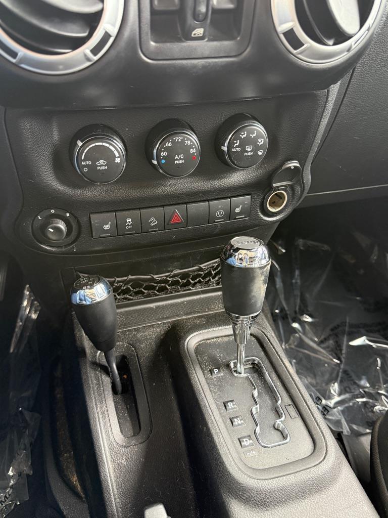 Jeep Wrangler Unlimited Sahara 4Wd - Thumbnail 2