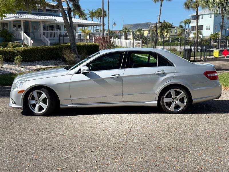Mercedes-Benz E-Class E350 Sedan - Thumbnail 3