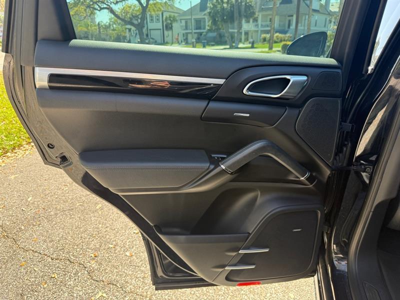 Porsche Cayenne S - Thumbnail 14