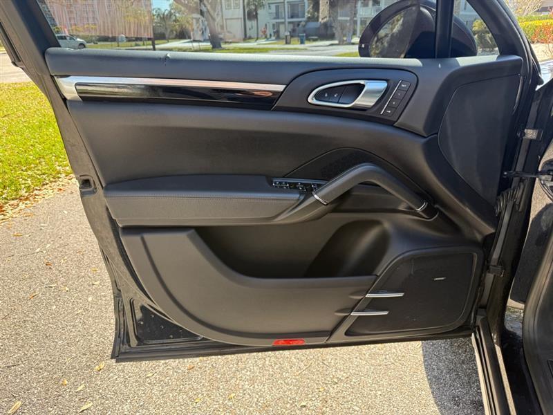 Porsche Cayenne S - Thumbnail 11