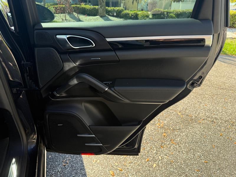 Porsche Cayenne S - Thumbnail 18