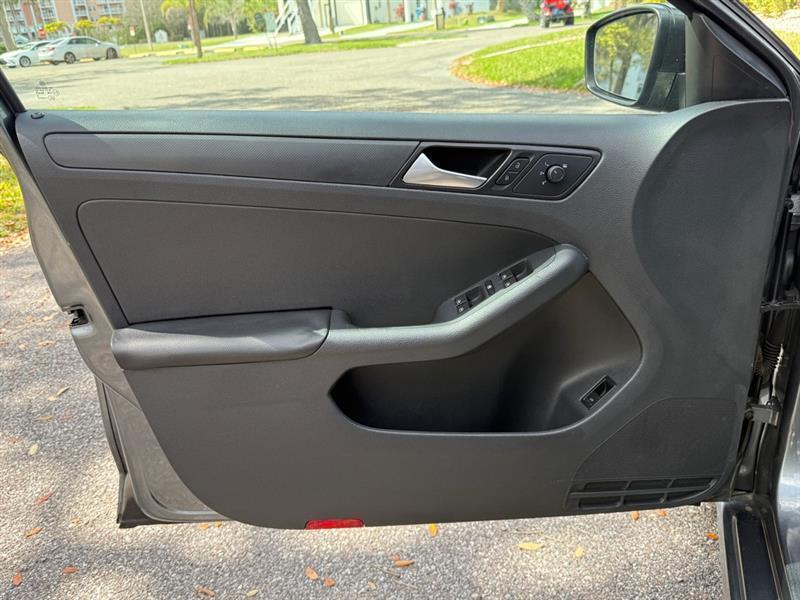 Volkswagen Jetta 1.4T S 6A - Thumbnail 12