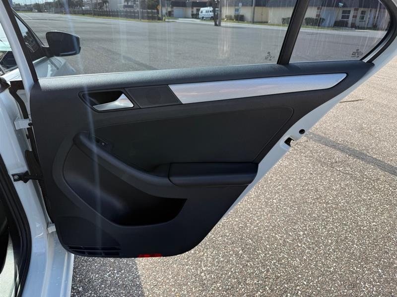 Volkswagen Jetta 1.4T S 6A - Thumbnail 17