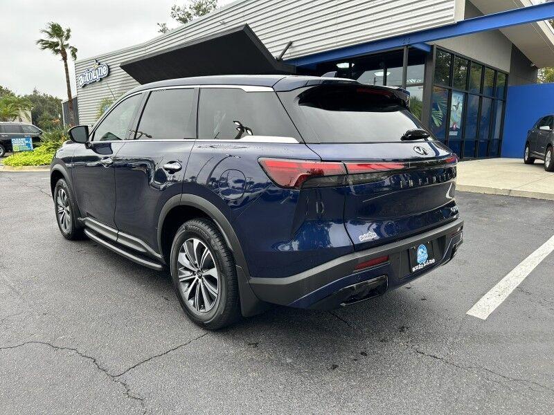 Infiniti QX60 - Thumbnail 3