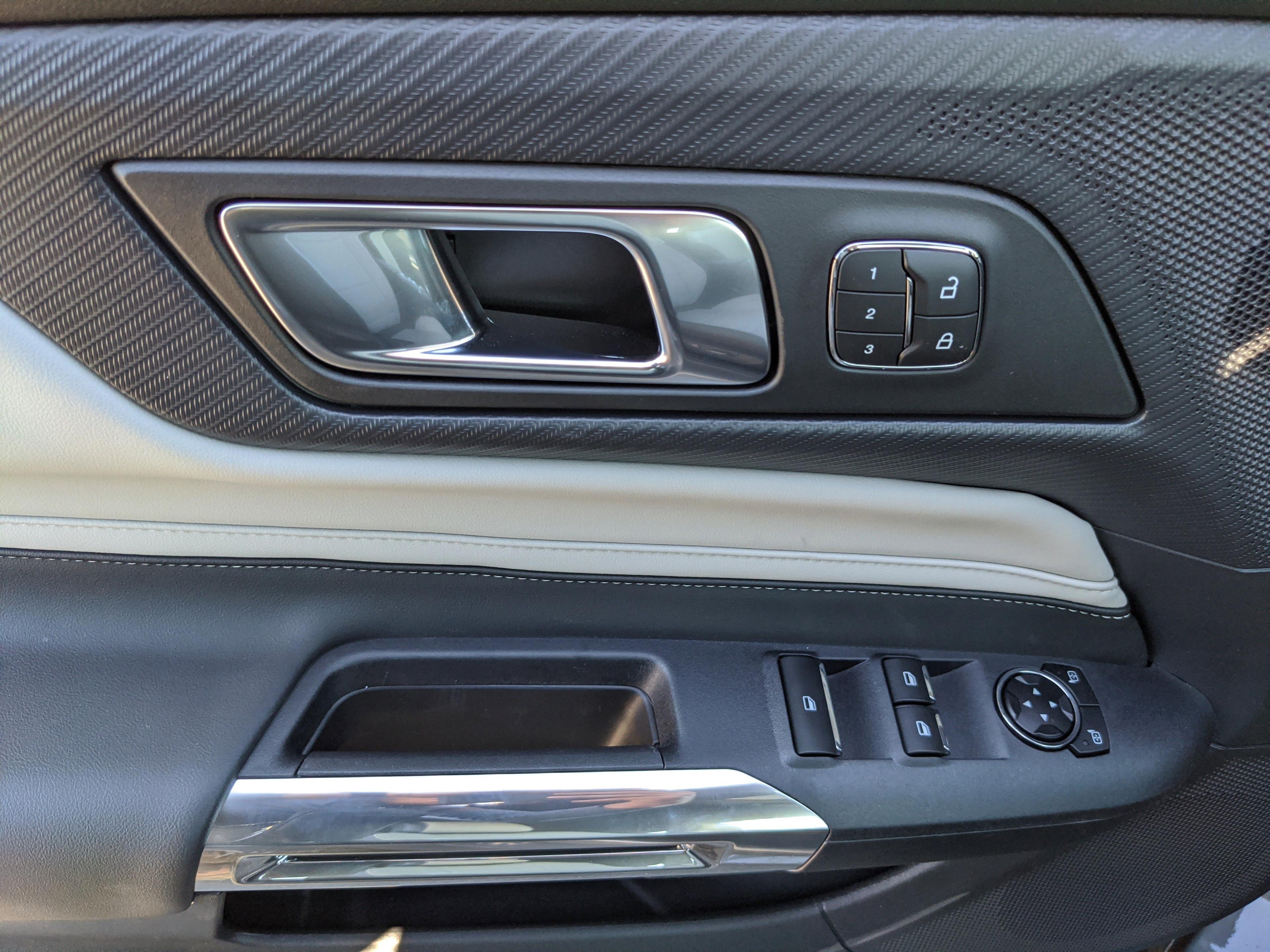 Ford Mustang Ecoboost Premium - Thumbnail 18