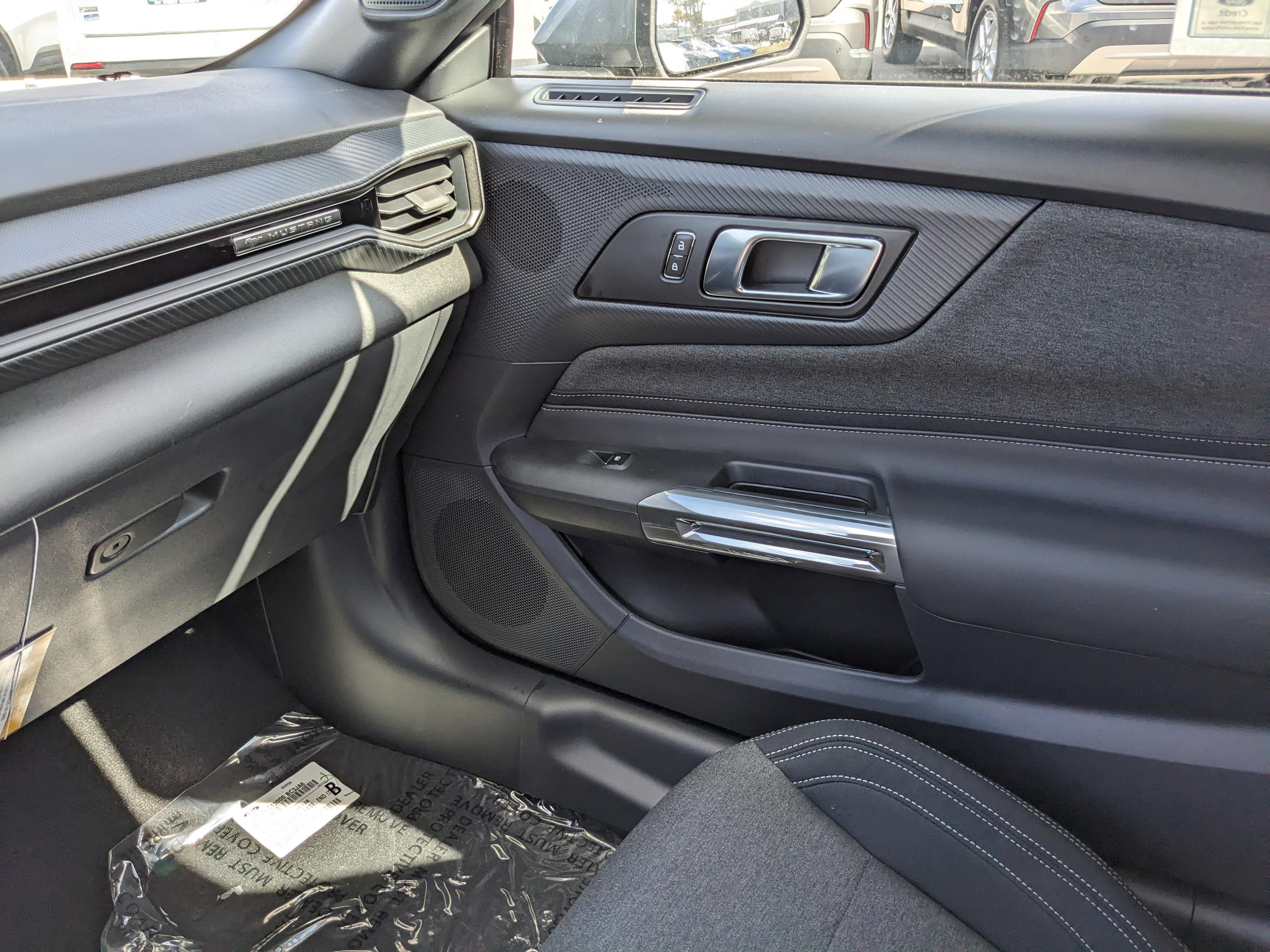 Ford Mustang Ecoboost - Thumbnail 14