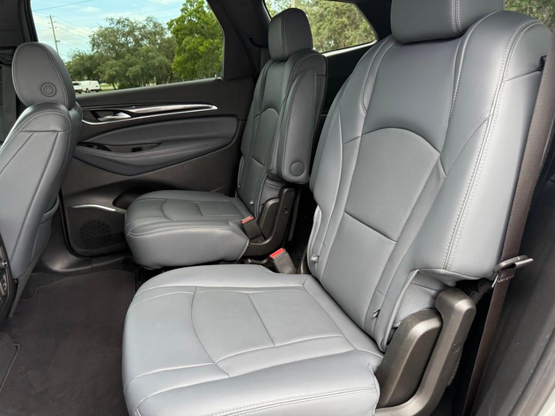 Buick Enclave Premium - Thumbnail 17