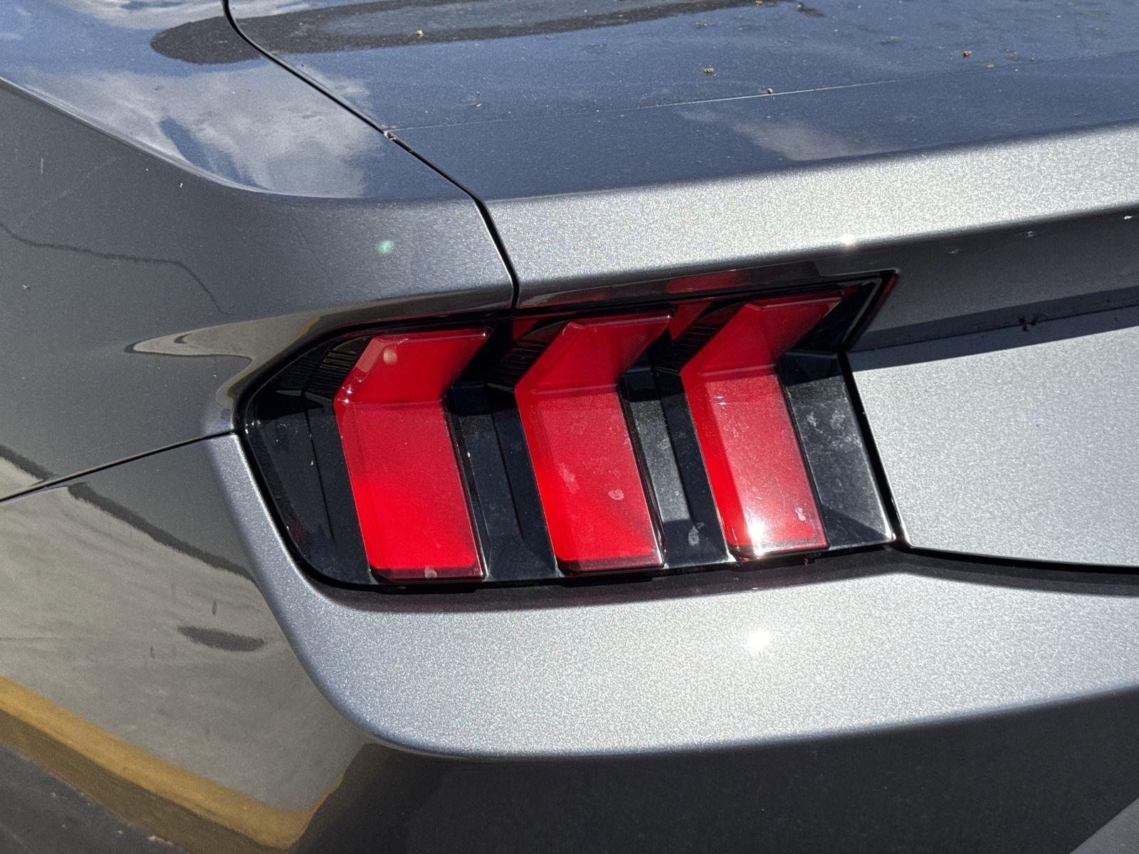 Ford Mustang Ecoboost Premium Rwd Convertible - Thumbnail 8