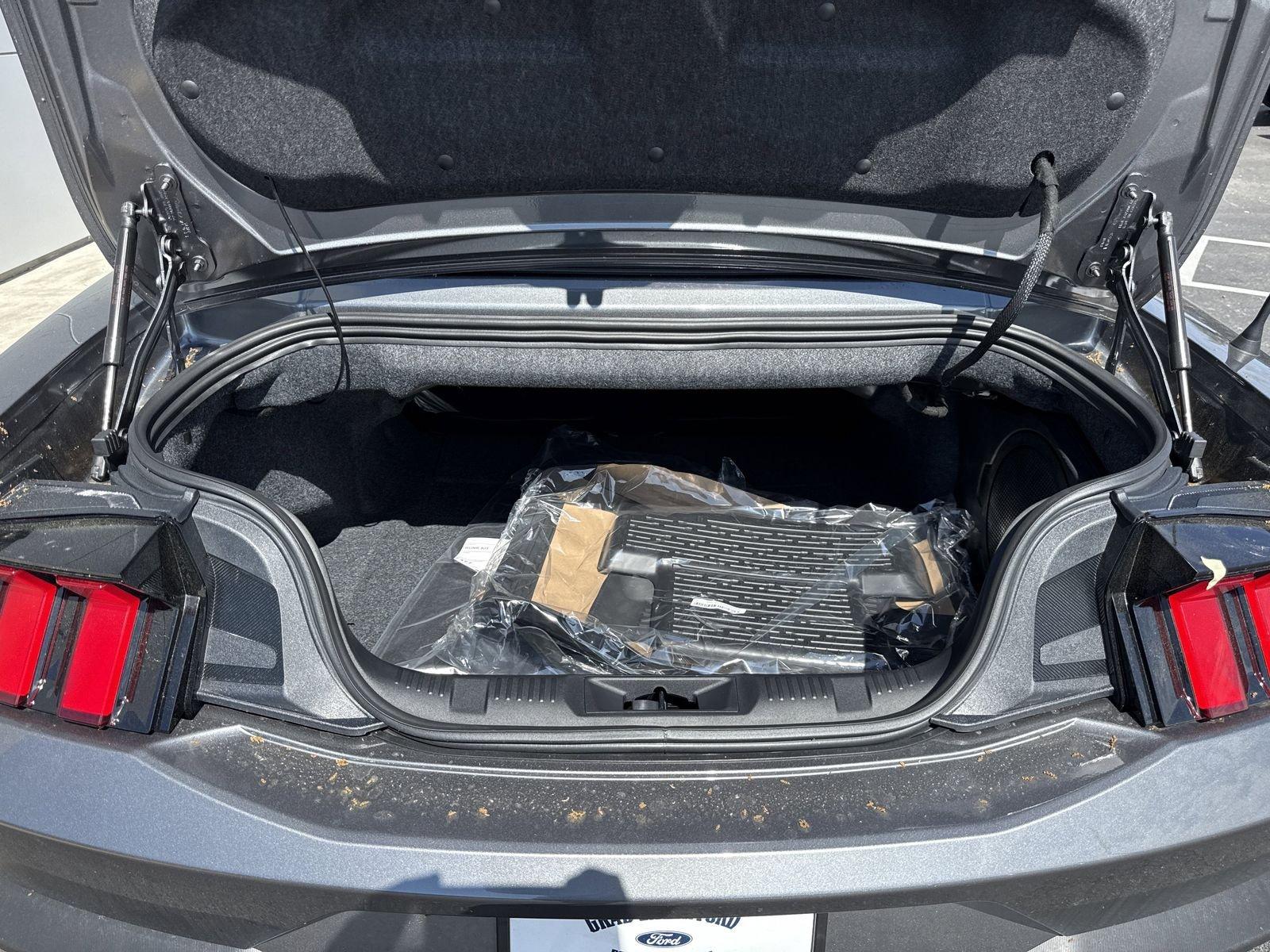 Ford Mustang Ecoboost Premium Rwd Convertible - Thumbnail 9