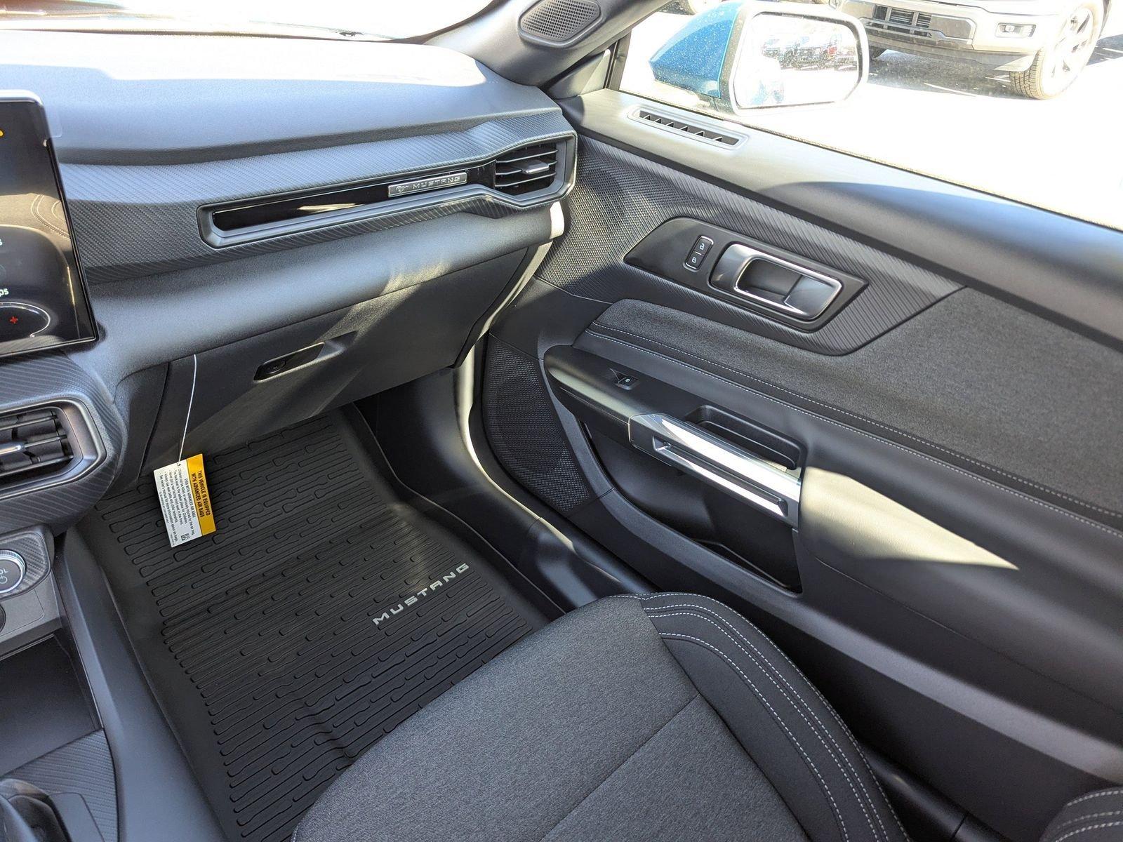 Ford Mustang Ecoboost Rwd Fastback - Thumbnail 14