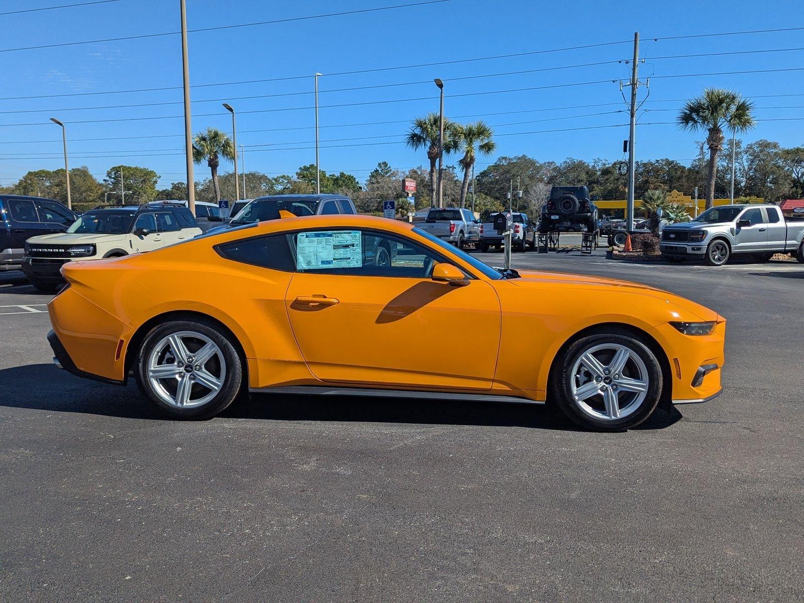 Ford Mustang Ecoboost Rwd Fastback - Thumbnail 4