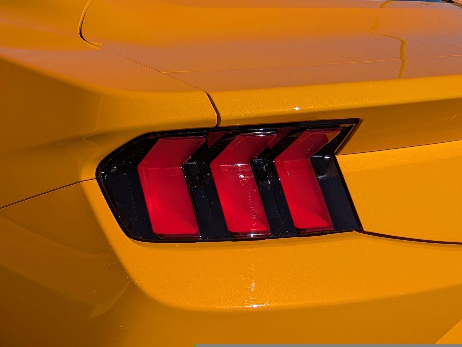 Ford Mustang Ecoboost Rwd Fastback - Thumbnail 8