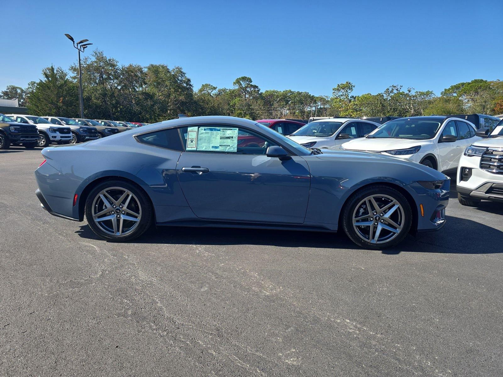 Ford Mustang Ecoboost Rwd Fastback - Thumbnail 4