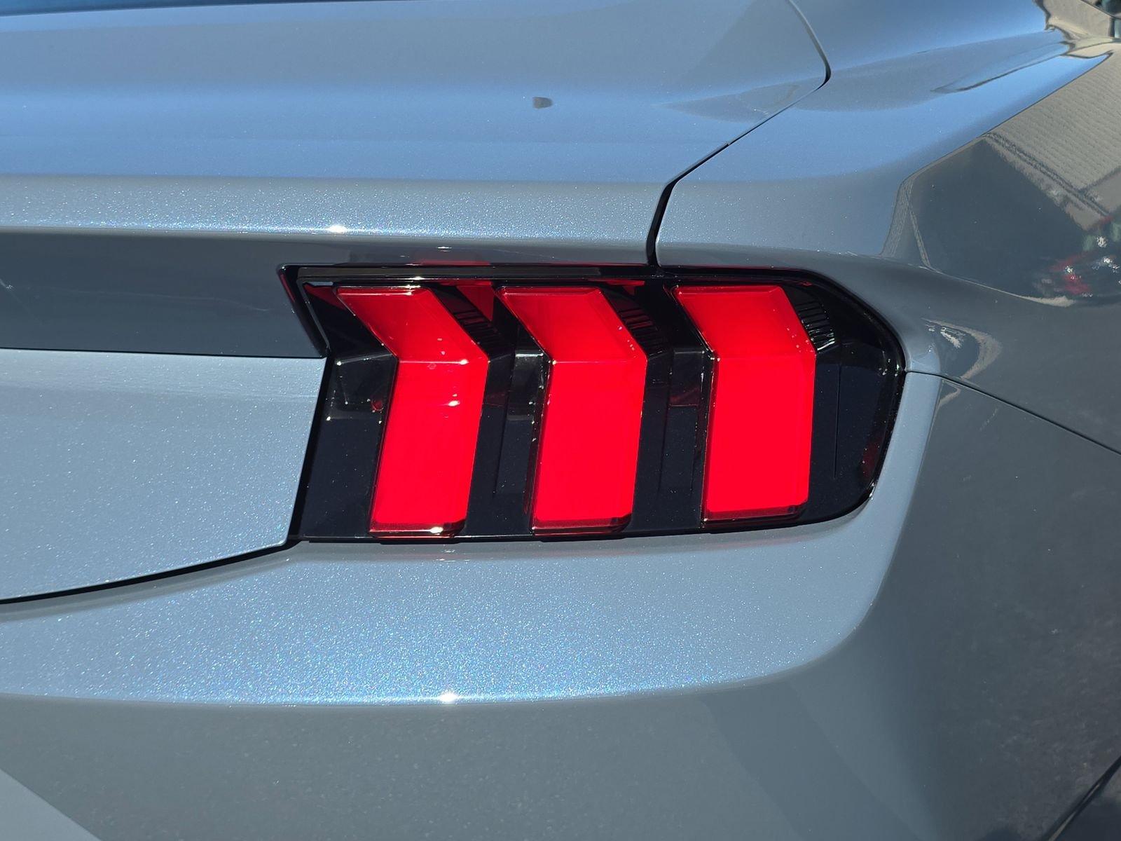 Ford Mustang Ecoboost Rwd Fastback - Thumbnail 7