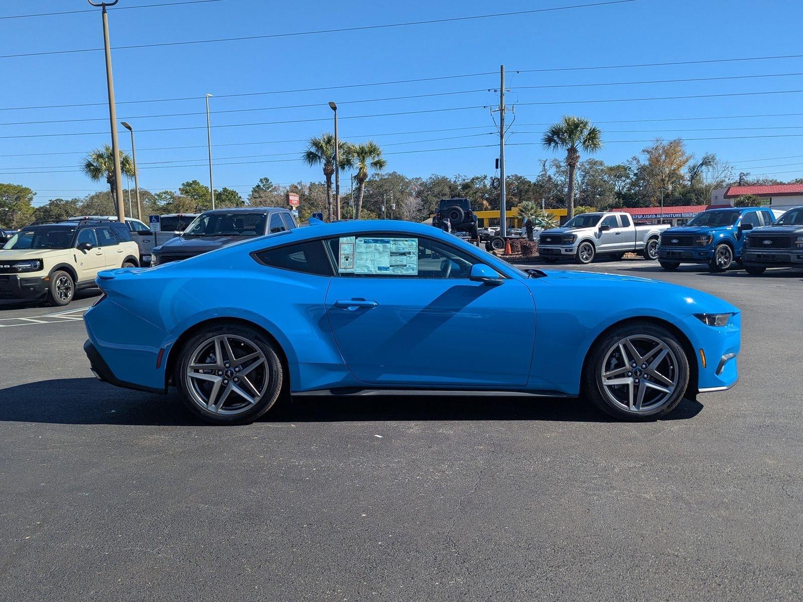 Ford Mustang Ecoboost Premium Rwd Fastback - Thumbnail 4