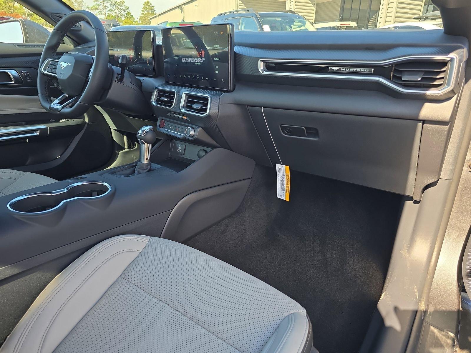 Ford Mustang Ecoboost Premium Rwd Fastback - Thumbnail 9