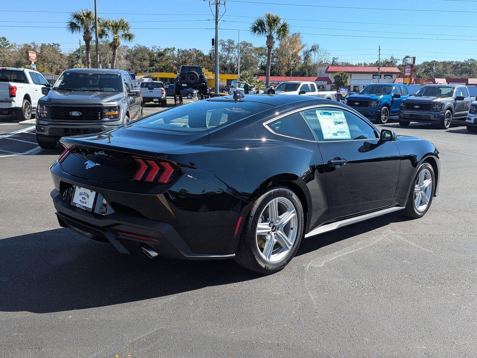 Ford Mustang Ecoboost Rwd Fastback - Thumbnail 5
