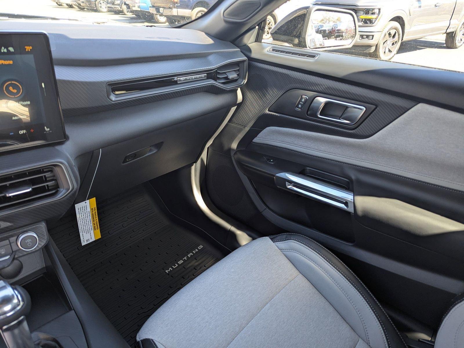 Ford Mustang Ecoboost Rwd Fastback - Thumbnail 13