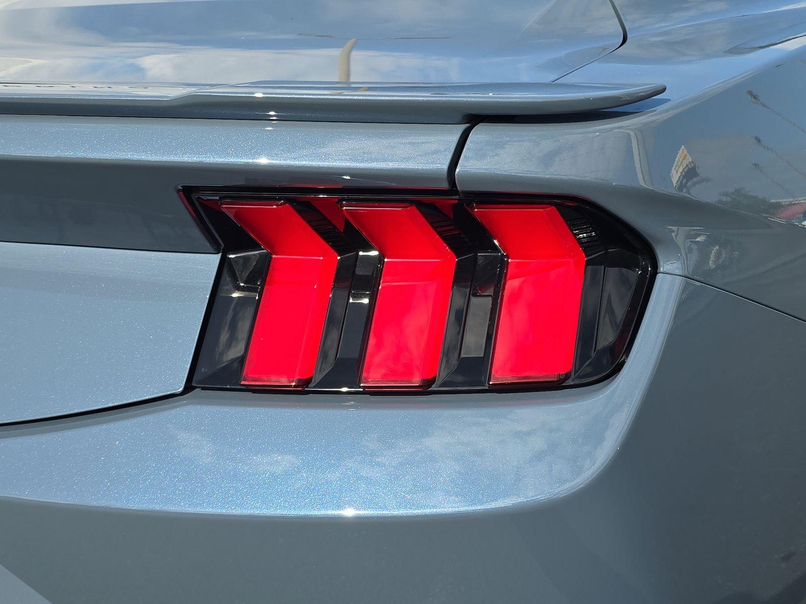 Ford Mustang Ecoboost Premium Rwd Fastback - Thumbnail 7