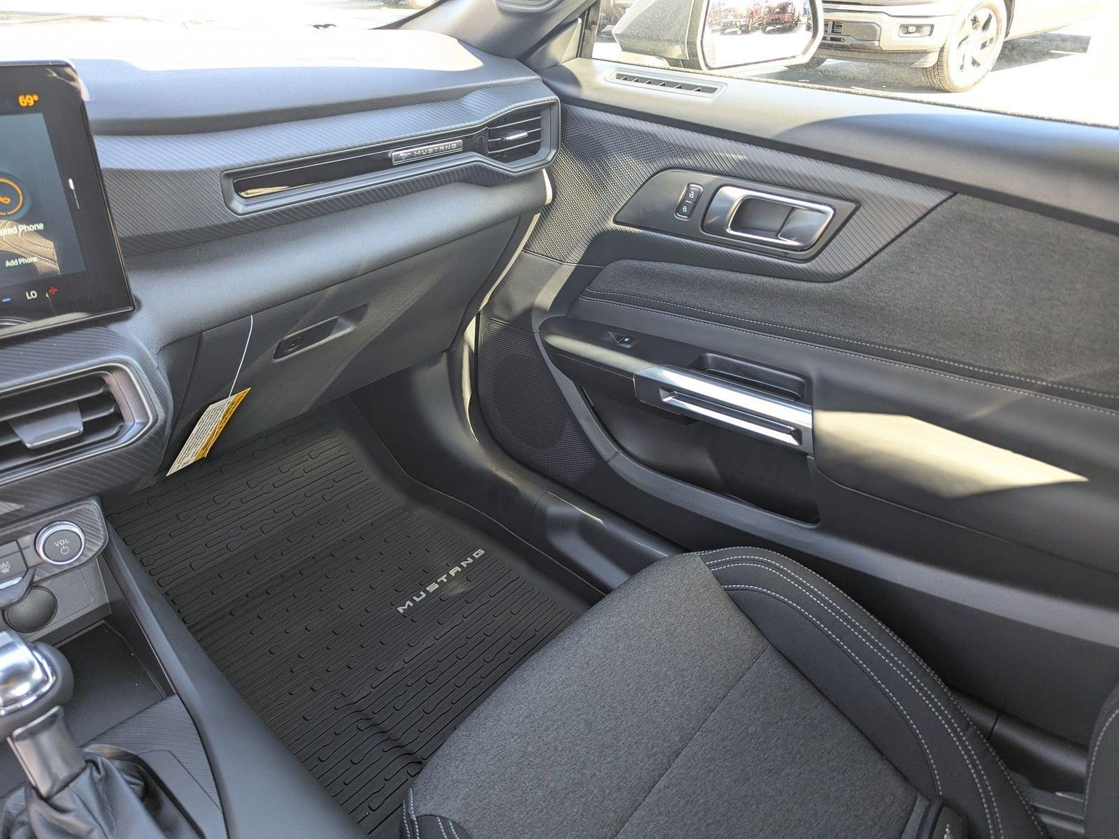 Ford Mustang Ecoboost Rwd Fastback - Thumbnail 14