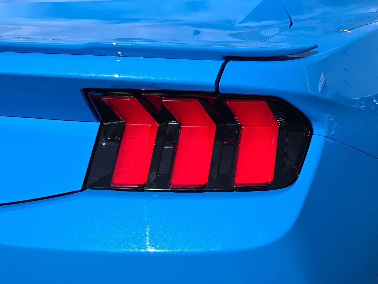 Ford Mustang Gt Premium Rwd Fastback - Thumbnail 7