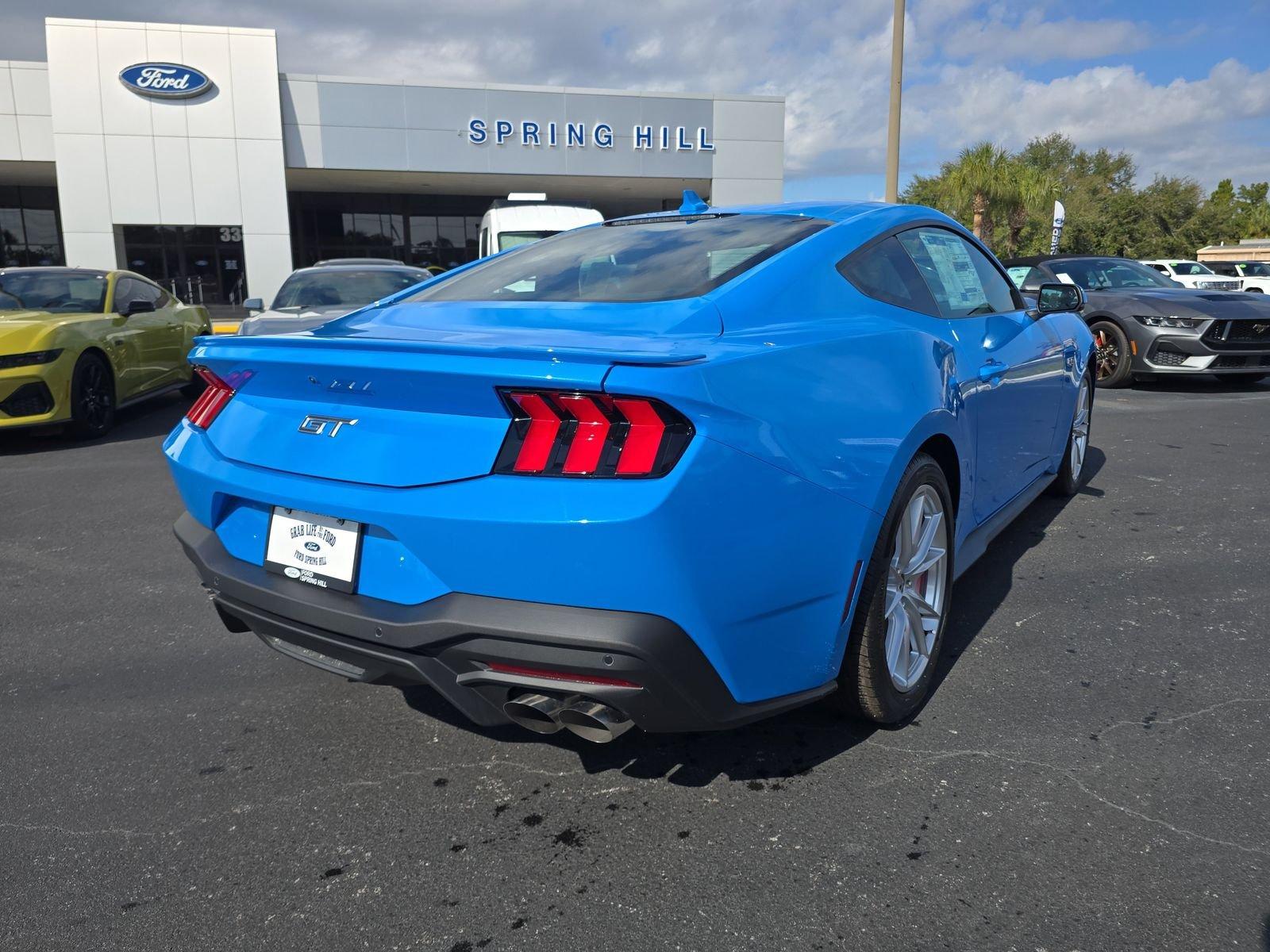 Ford Mustang Gt Premium Rwd Fastback - Thumbnail 5