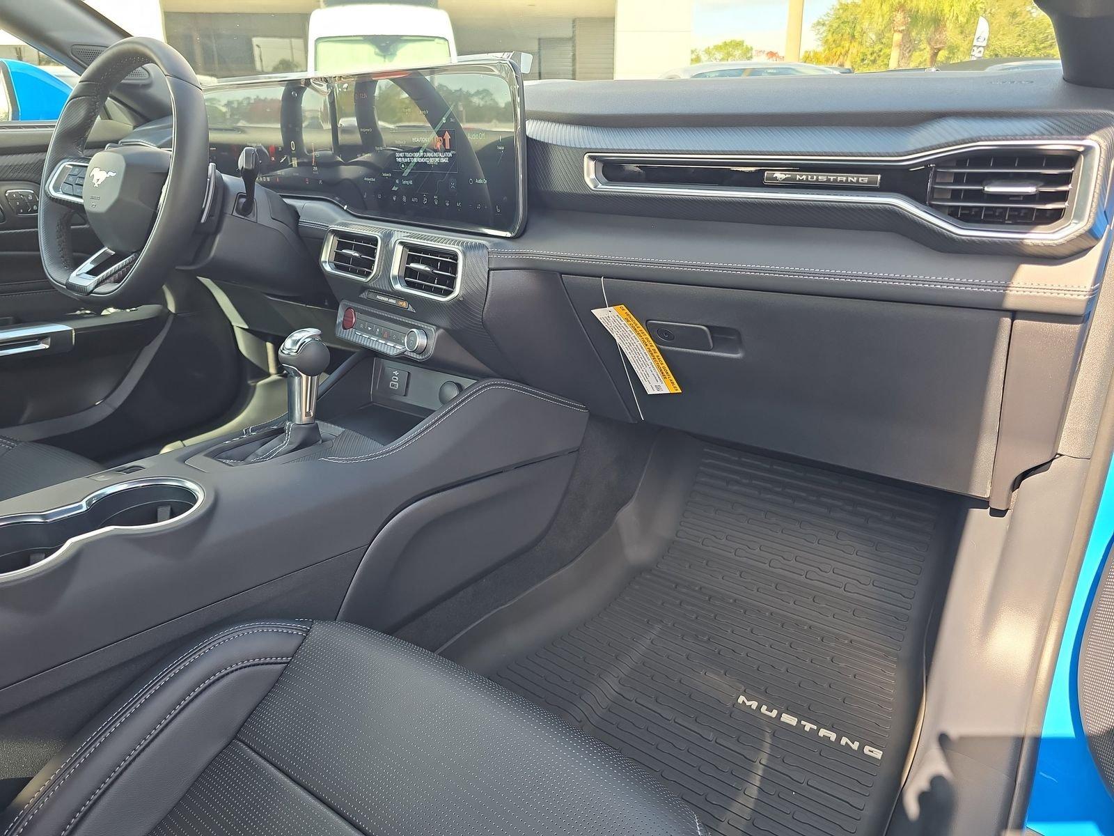Ford Mustang Gt Premium Rwd Fastback - Thumbnail 10