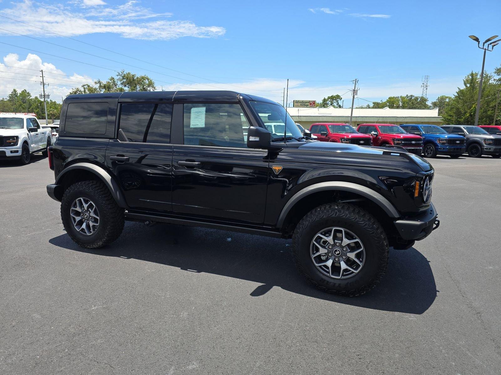 Ford Bronco Badlands 4Wd 4 Door - Thumbnail 3