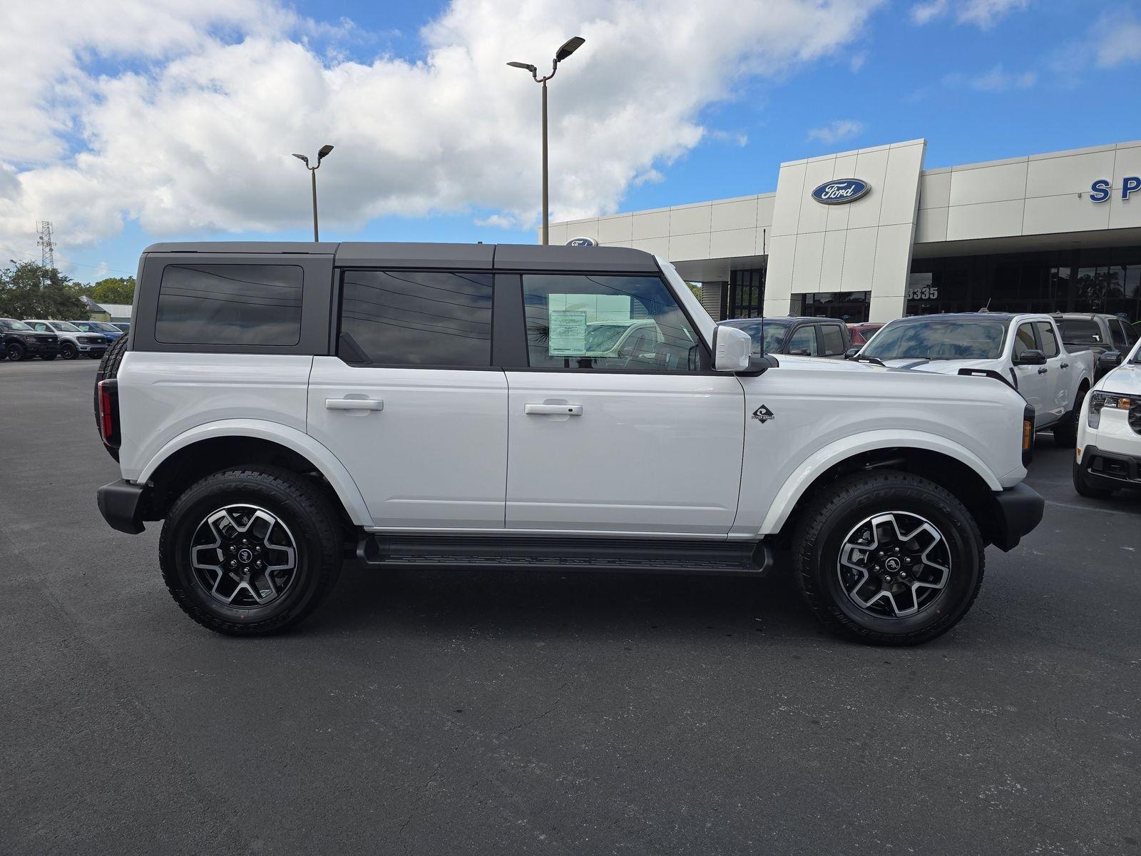 Ford Bronco Outer Banks 4Wd 4 Door - Thumbnail 4