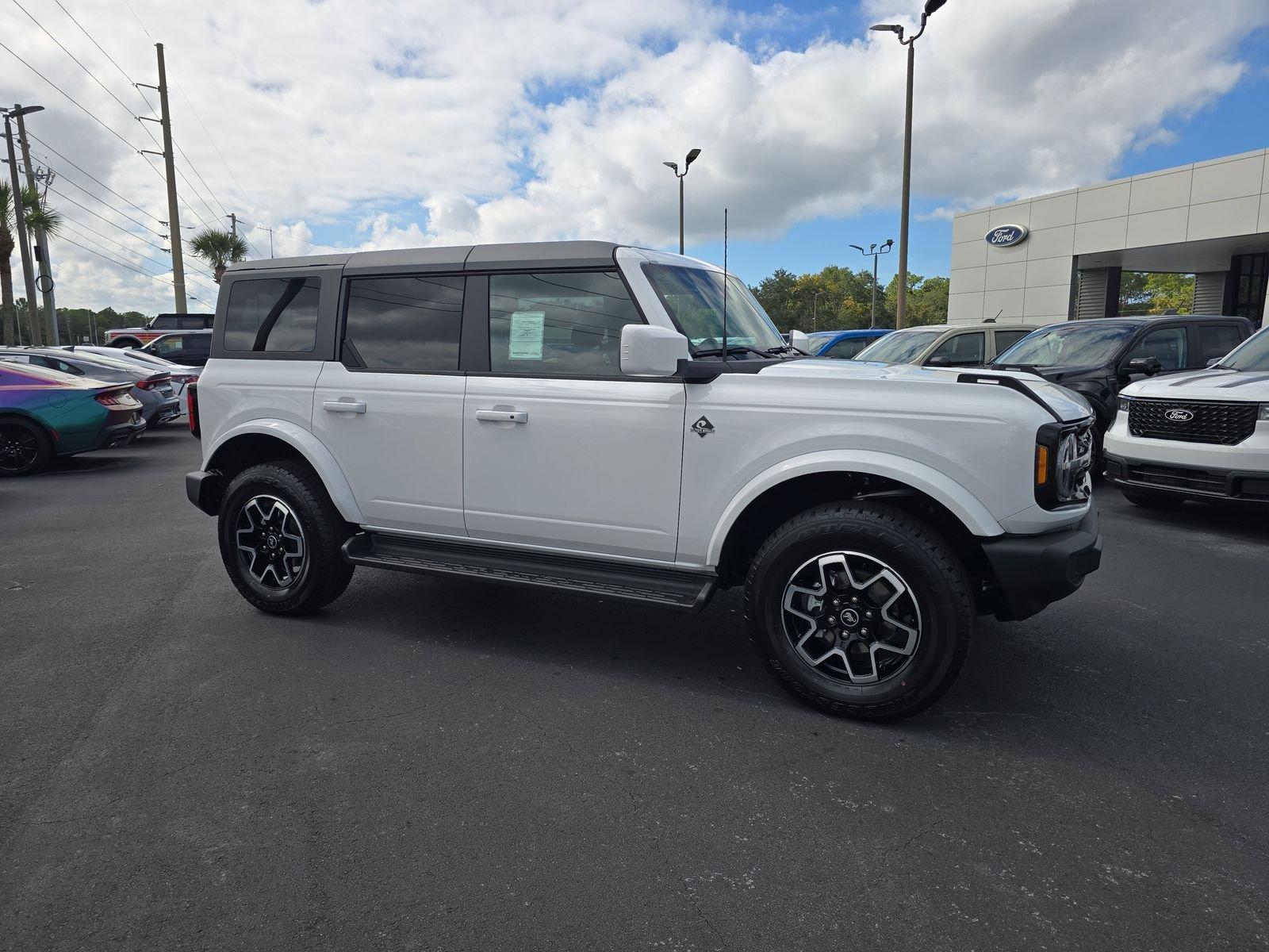 Ford Bronco Outer Banks 4Wd 4 Door - Thumbnail 3