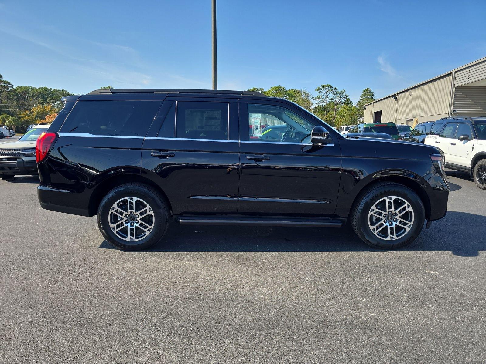 Ford Expedition Active 4X2 Regular - Thumbnail 4