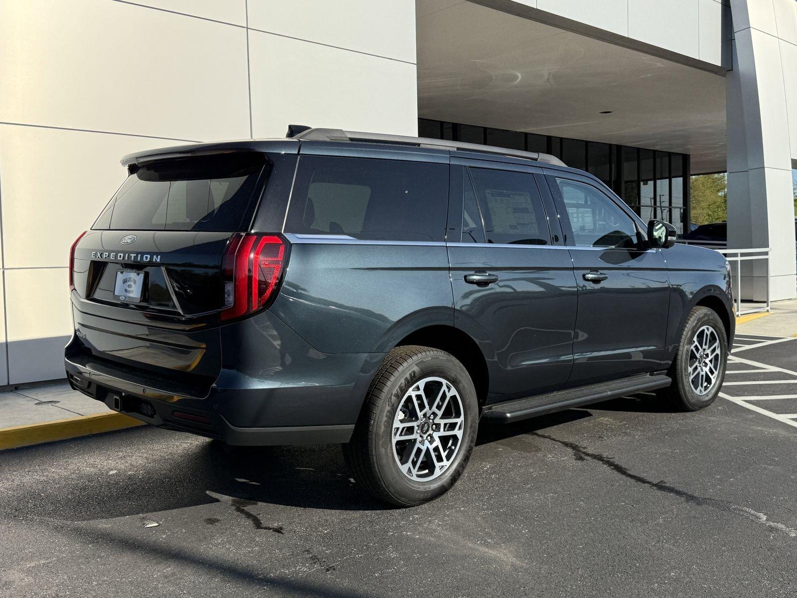 Ford Expedition Active 4X2 Regular - Thumbnail 5