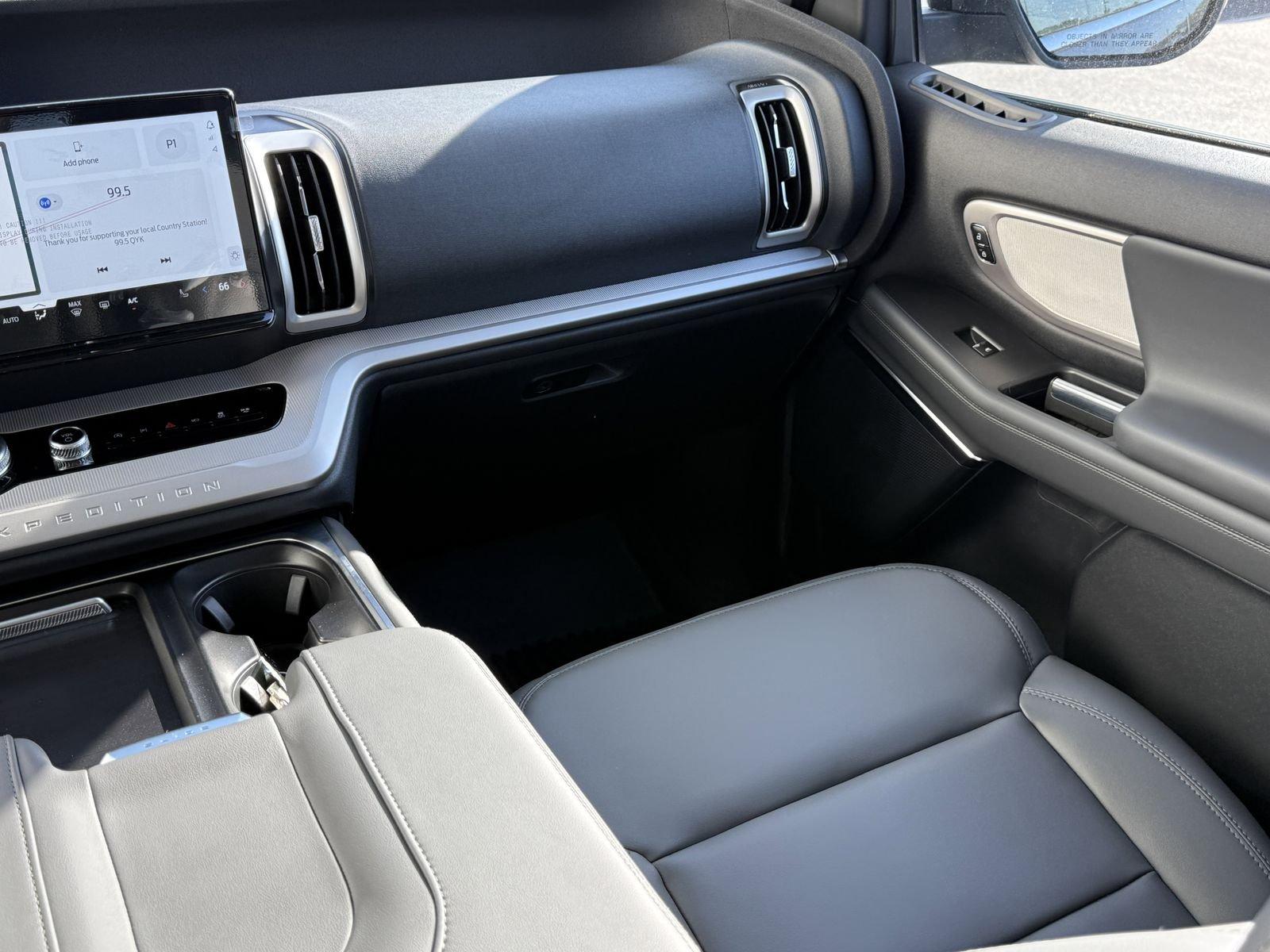 Ford Expedition Active 4X2 Regular - Thumbnail 14